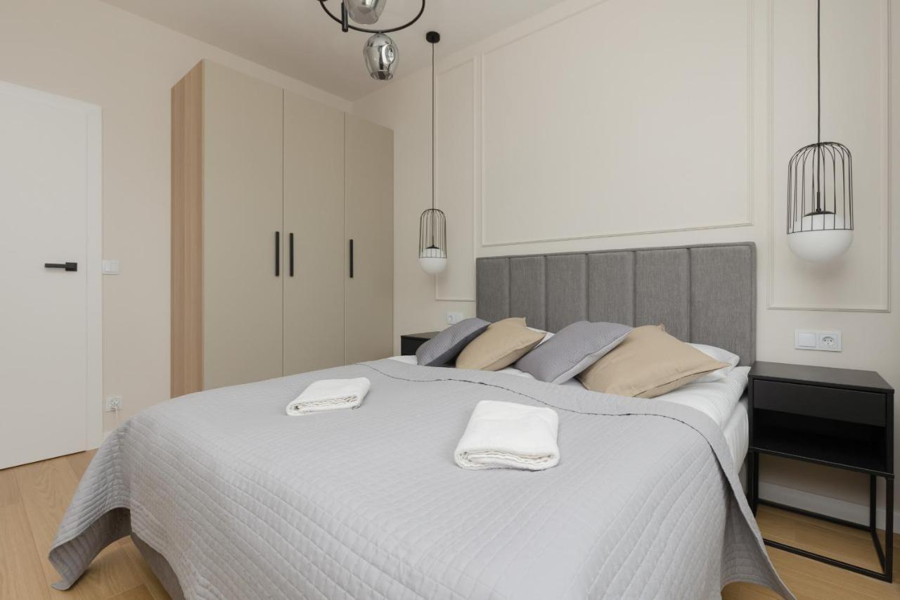 Wola Spacious Flat With Air Conditioning & Balcony By Noclegi Renters Varsovia Exterior foto