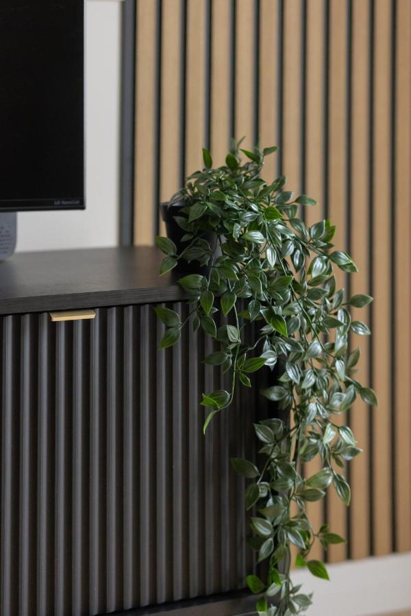 Wola Spacious Flat With Air Conditioning & Balcony By Noclegi Renters Varsovia Exterior foto