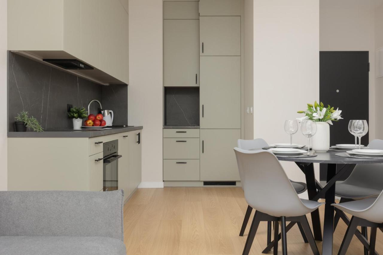 Wola Spacious Flat With Air Conditioning & Balcony By Noclegi Renters Varsovia Exterior foto