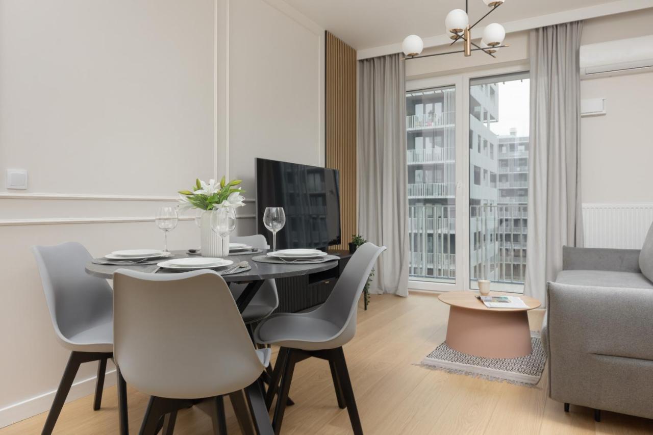 Wola Spacious Flat With Air Conditioning & Balcony By Noclegi Renters Varsovia Exterior foto