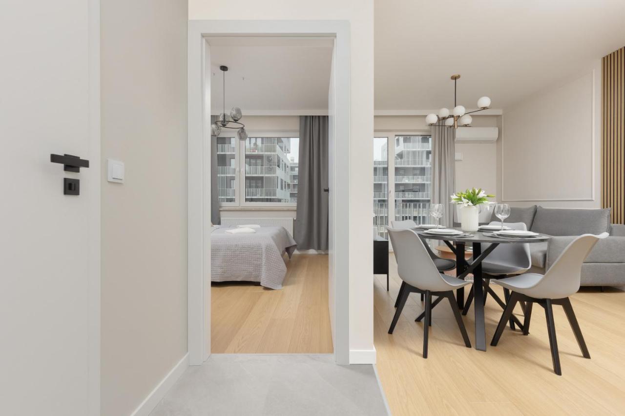 Wola Spacious Flat With Air Conditioning & Balcony By Noclegi Renters Varsovia Exterior foto