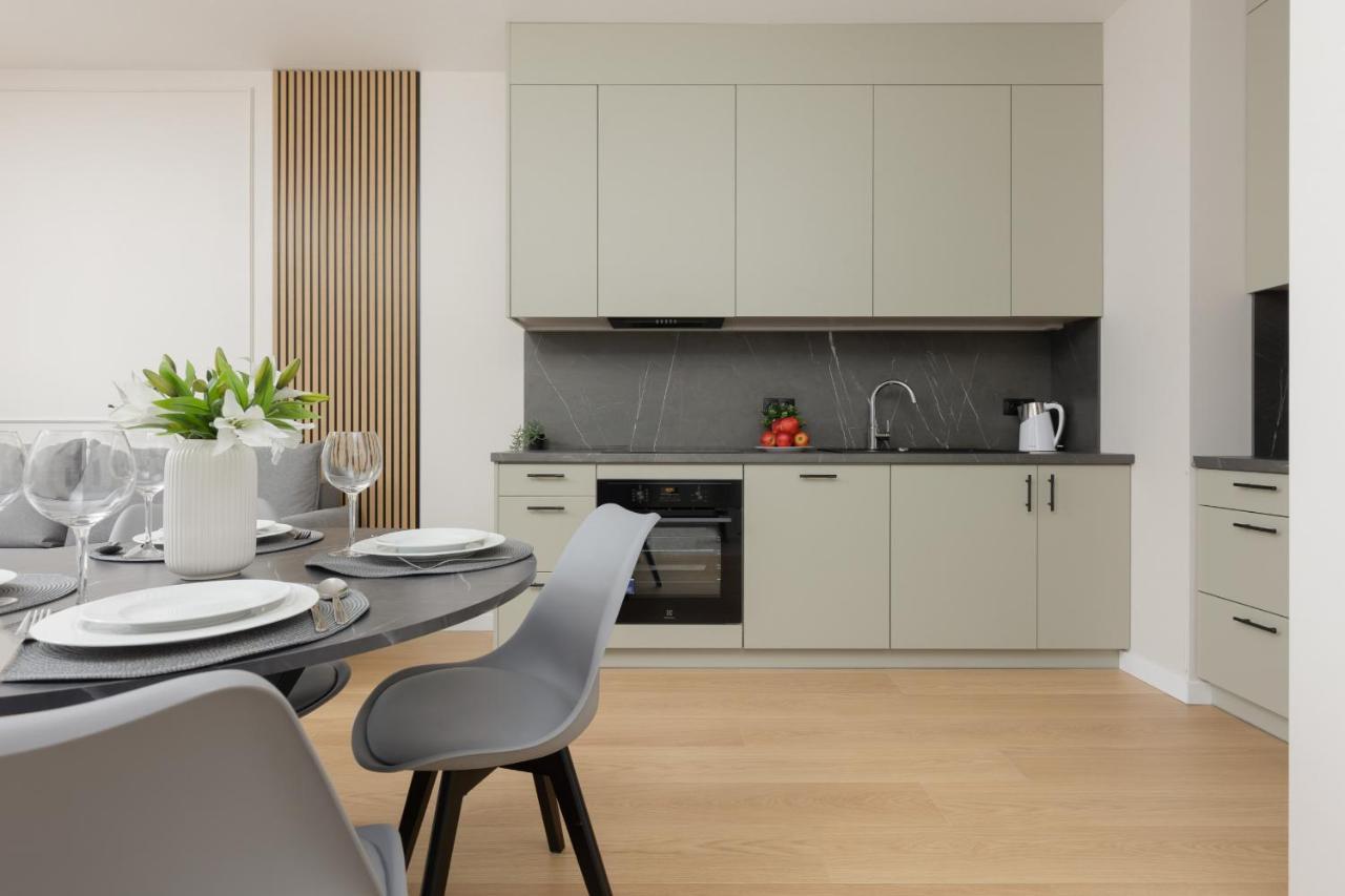 Wola Spacious Flat With Air Conditioning & Balcony By Noclegi Renters Varsovia Exterior foto